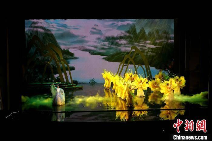 贵州一女子结婚5个月，以为自己嫁给了爱情，还是眼红散场离婚了