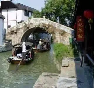 向上跳的香蕉