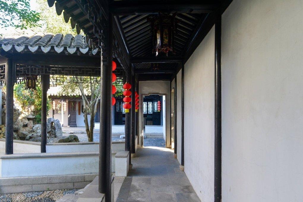 前海开源崔宸龙仍坚定看好新能源,关注AI投资机会,法拉电子、中信博获加仓